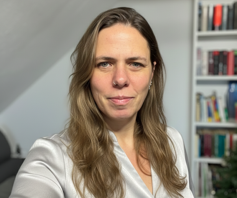 Tamara Dietl – Virtuelle Assistenz – Über mich Portrait von Tamara Dietl – virtuelle Assistenz aus Bayern, professionelle Büro- und Administrationsunterstützung